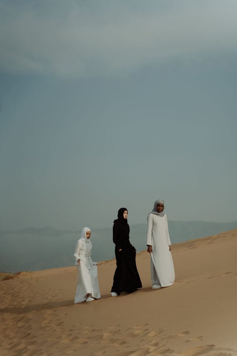 Women in jilbebs in the desert